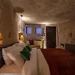 Sato Cave Hotell 2*